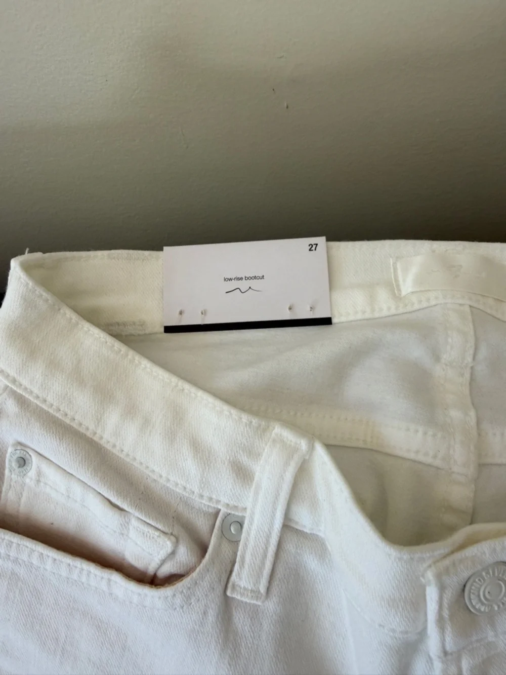 7 For All Mankind White Jeans with Branded Tag - Picture 5 of 5
